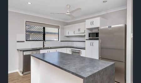54 Hillock Crescent, Bushland Beach - Photo 4