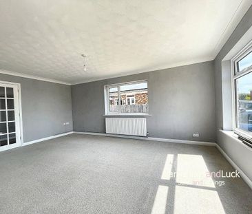 3 bedroom detached bungalow to rent - Photo 2