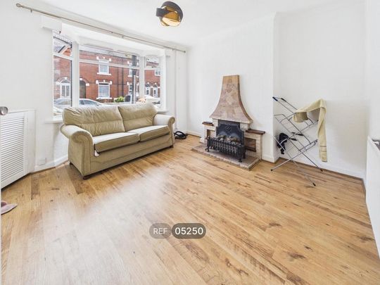 3 bedroom terraced house to rent - Photo 1