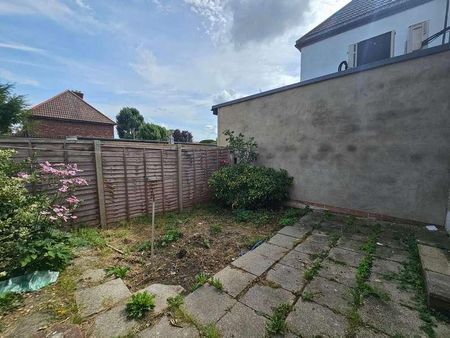 Westrow Drive, Barking, IG11 - Photo 2
