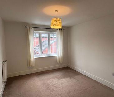 2 bedroom coach house to rent - Photo 2