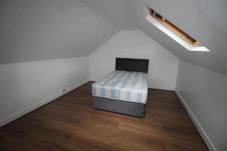 5 bedroom end of terrace house to rent - Photo 4