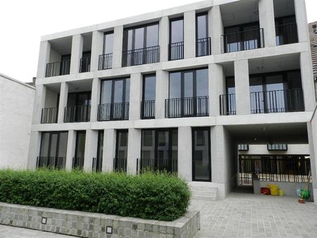 Exclusieve moderne woning met gemeenschappelijke binnentuin en ondergrondse autostaanplaats. - Photo 2