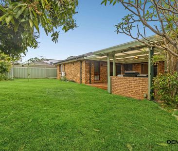 Timeless design. Corner position. Poolside living done right. - Photo 4