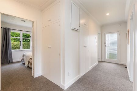 Stunning Harbour Views & Recently Renovated - Photo 4