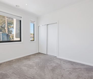 Sun-Drenched, Modern Townhouse in the Heart of Cheltenham - Low-Mai... - Photo 2