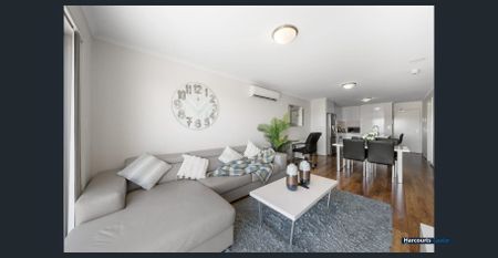 2 Bedroom Apartment Walking Distance to Public Transport - Photo 2