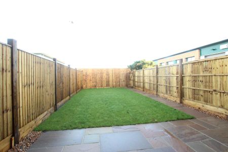 Woodlands Road, Guildford - 3 bedrooms Property for lettings - Seymours - Photo 3