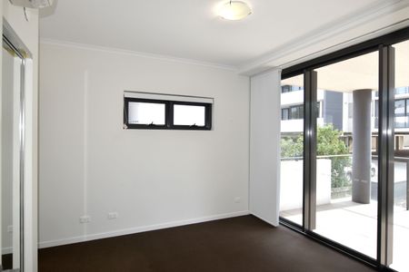 STYLISH EXECUTIVE CBD APARTMENT - Photo 3