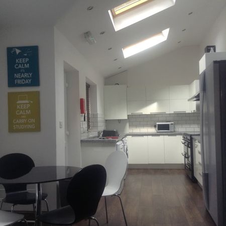 4 NEWTON GROVE - Photo 3