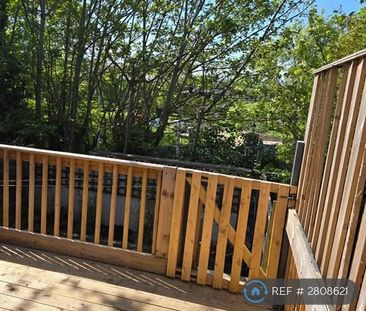 3 bedroom semi-detached house to rent - Photo 3