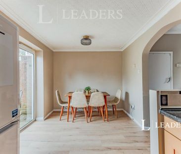 3 bedroom semi-detached house to rent - Photo 3