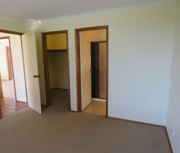 Sunny 3 bedroom home in Sandy Bay! - Photo 4