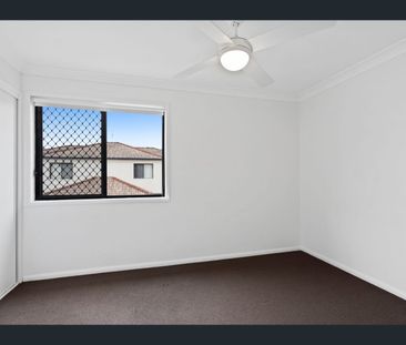 8/37-39 Harley Street, Labrador, Qld 4215 - Photo 3