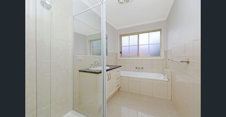 Spacious 3 bedroom Townhouse - Photo 3