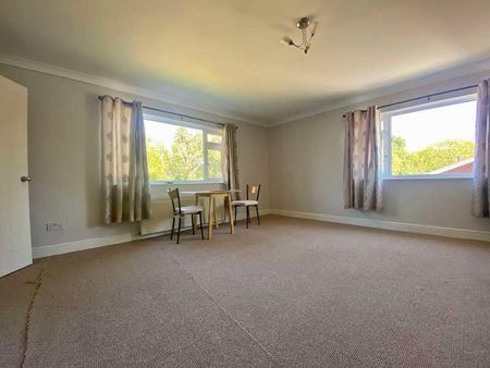 Treetops, Worsley Road, PO31 - Photo 3