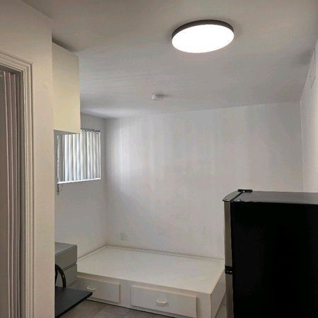 1 1/2 **Non-Fumeur** Chauffé, Éclairé, Semi Meublé, Intercom, WI-FI ($) Caméras de surveillance **Non-Fumeur** - Photo 4