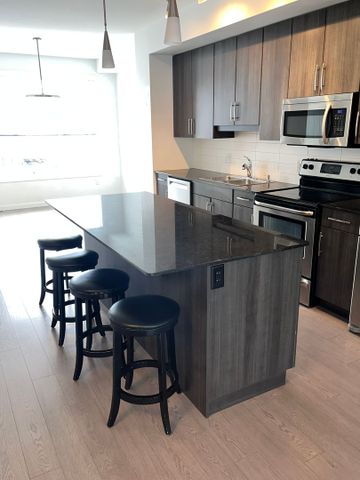 3 bed/2.5 bath Townhouse in Glenmore - Photo 4