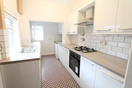 2 bedroom terraced house to rent - Photo 2