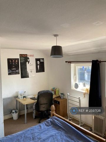 5 bedroom semi-detached house to rent - Photo 5