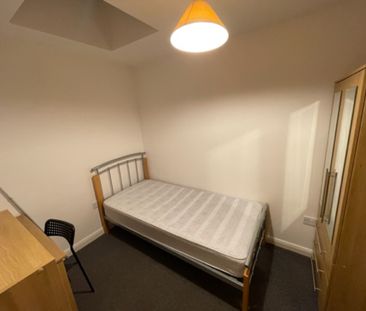5 Bed Student Accommodation - Photo 2