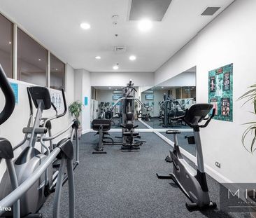 Fully Furnished Studio Apartment at Oaks Trafalgar! - Photo 2