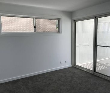 PANORAMIC VIEWS - AS NEW BEACHSIDE TOWNHOUSE - Photo 3