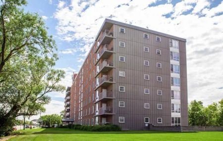 Park Towers — Two Bedroom - Photo 2