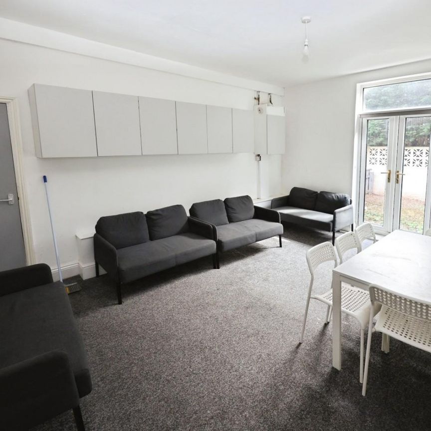 7 bedroom House To Let - Photo 1