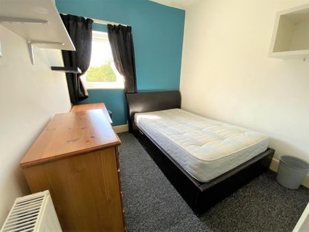 4 bedroom terraced house to rent - Photo 5