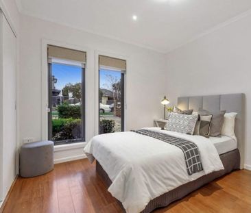 1/17 View Street, Pascoe Vale VIC 3044 - Photo 2