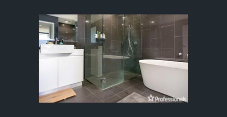 LOW MAINTENANCE CENTRAL LIVING - Photo 3