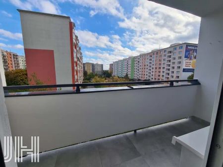 Pronájem pečlivě opraveného bytu 2+1 s lodžií - Fotografie 3
