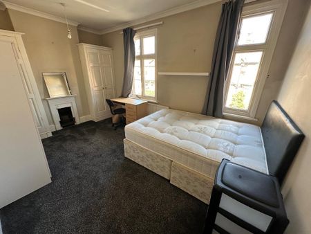 4 bedroom terraced house to rent - Photo 5