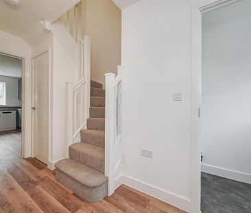 4 bedroom semi-detached house to rent - Photo 4