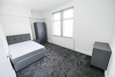 Manor Drive, Hyde Park, Leeds - Photo 4