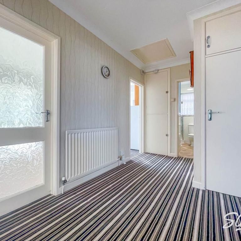 2 bedroom bungalow to rent - Photo 1