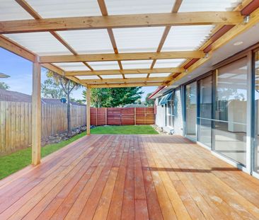 38 Strathavan Drive Berwick VIC - Photo 2