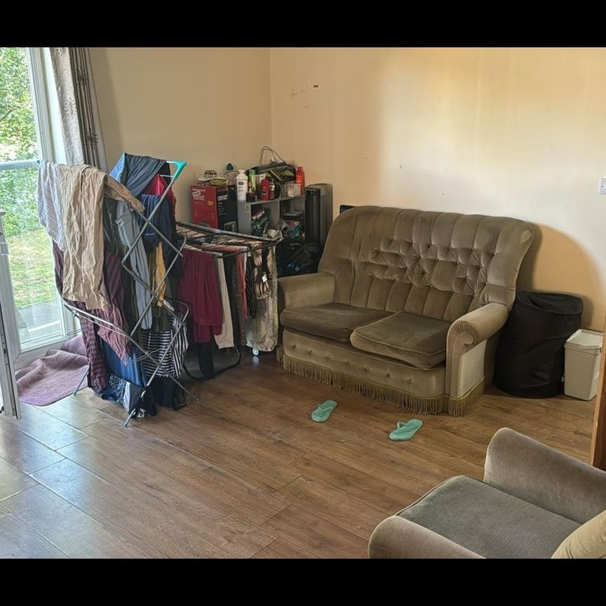 Room in a Shared House, Chamberlain Close, IG1 - Photo 1
