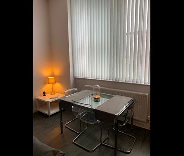 1 Bed Flat, Orleans House, L3 - Photo 2