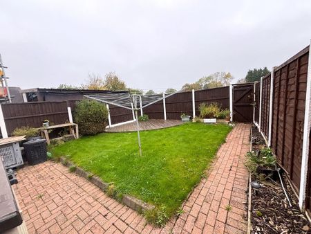 4 bedroom detached house to rent - Photo 3