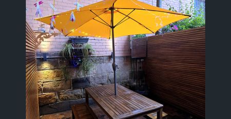 Charming Fully Furnished Two-Bedroom Garden Terrace in Quiet and Private Location - Photo 2