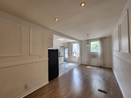 For Lease - 1075 Gerrard Street Unit# Upper floor, Toronto, Ontario - Photo 2