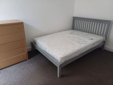 2 Bed Flat, Otago Street, G12 - Photo 2