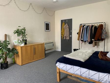 5 bedroom flat to rent - Photo 3