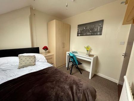 9 bedroom house to rent - Photo 3