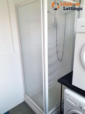 1 bedroom in a house share to rent - Photo 3