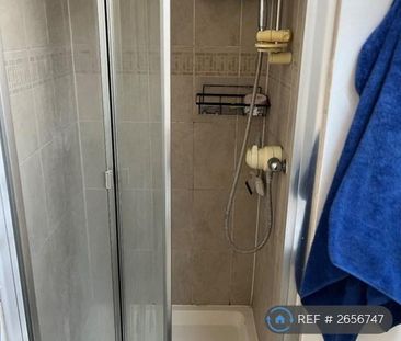 2 bedroom penthouse to rent - Photo 3