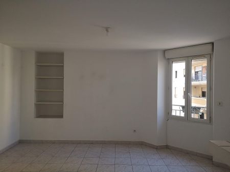 HYERES HYPER-CENTRE / STUDIO DE 29.79 m² - Photo 4