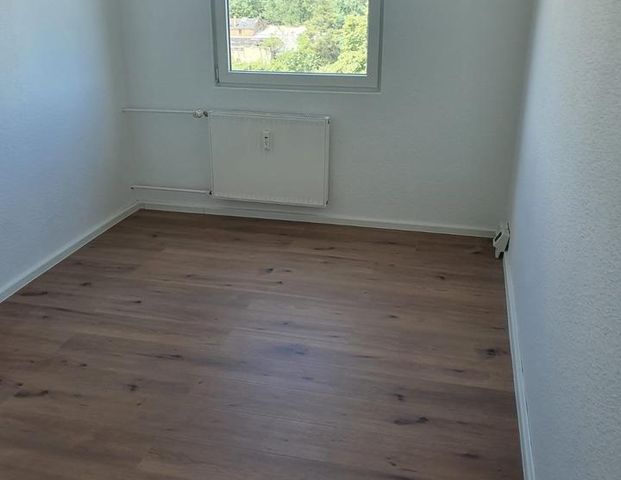 Erstbezug nach Sanierung! Ideal für 5 oder mehr Personen. Günstige Wohnung mit Einbauküche und Balkon!!! - Foto 1